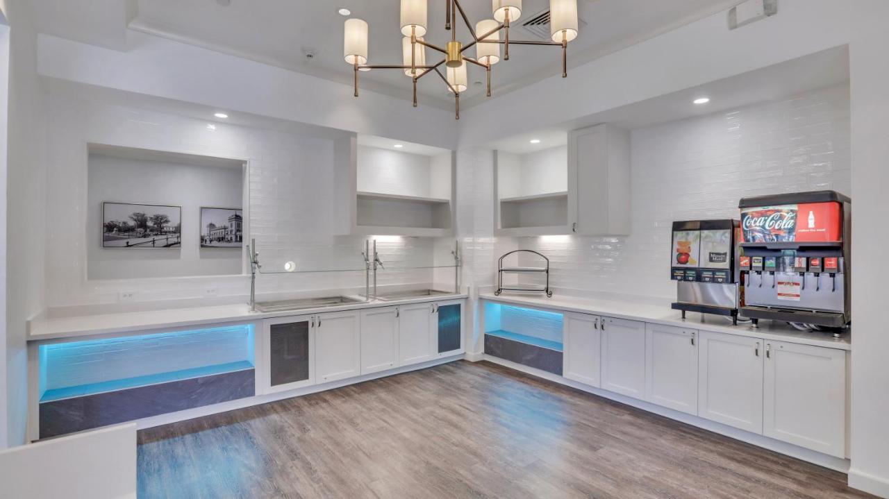 Staybridge Suites Savannah Historic District By Ihg Esterno foto