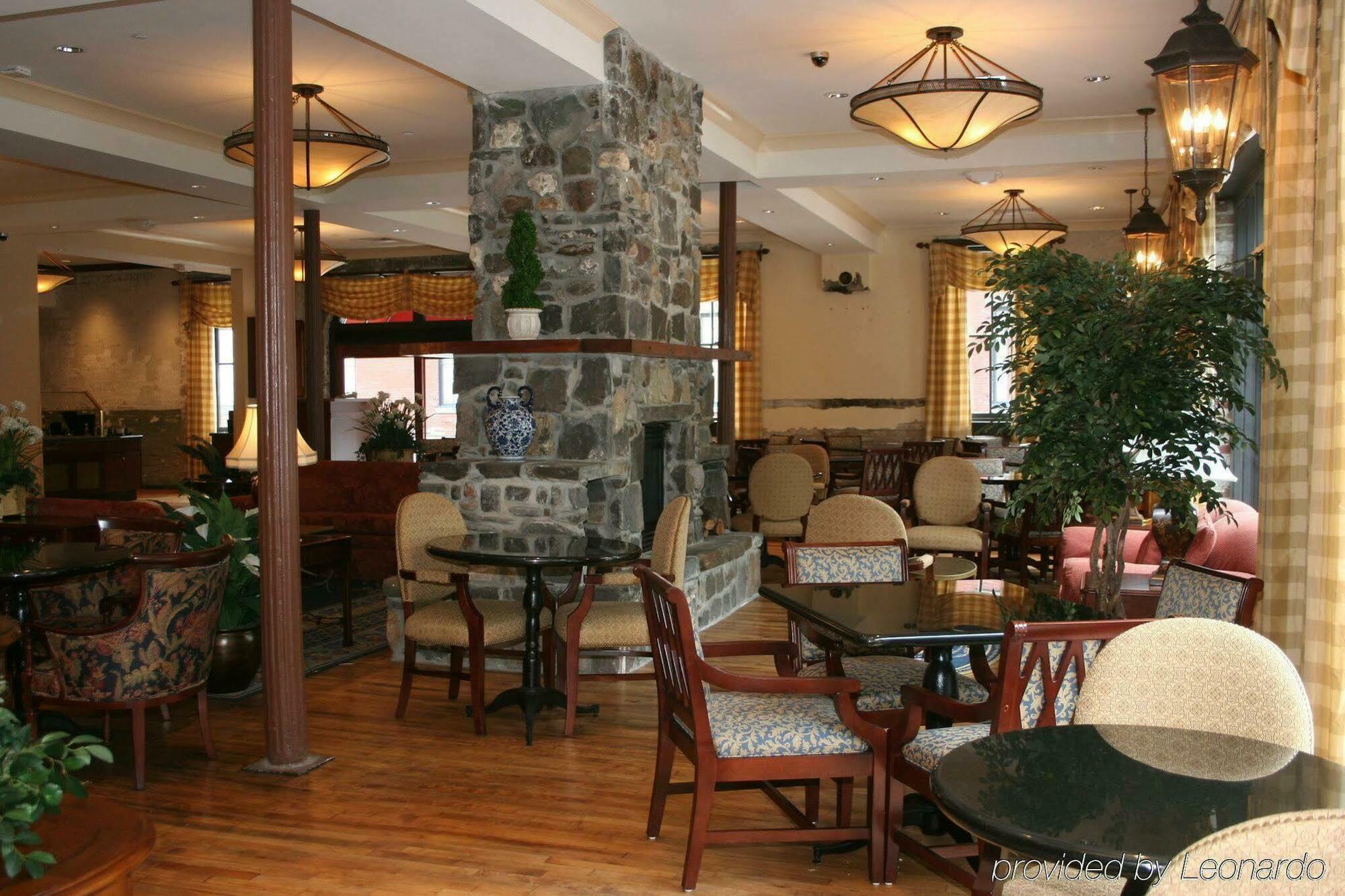 Staybridge Suites Savannah Historic District By Ihg Esterno foto