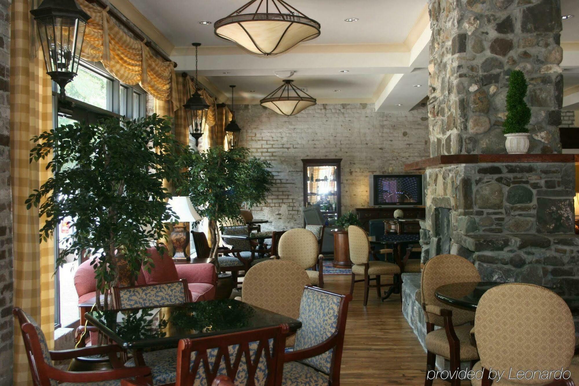 Staybridge Suites Savannah Historic District By Ihg Esterno foto
